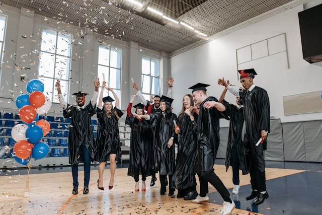 What to wear to a graduation party as a guest or grad — venue-by-venue outfit ideas for women and men that work across ceremonies and dinners.