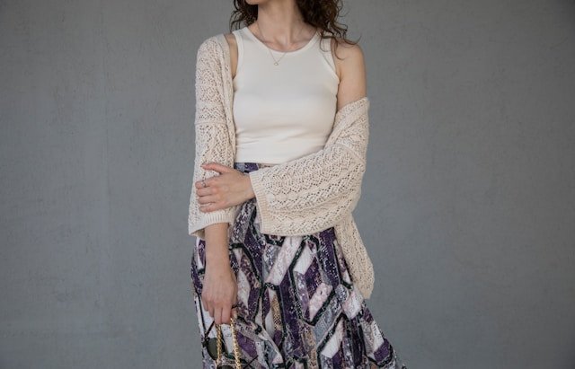 What actually separates a modern boho outfit from a costume? This guide breaks down the fabric, fit, and accessory rules.