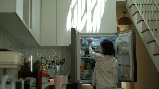 How long does Chinese food last in the fridge? By dish type: 3–4 days for most, 1–2 for seafood — plus storage, freezing, and reheating tips.