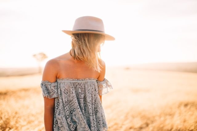 A practical breakdown of boho chic dresses: silhouettes, fabric choices, styling for day vs night, and where to buy them well.